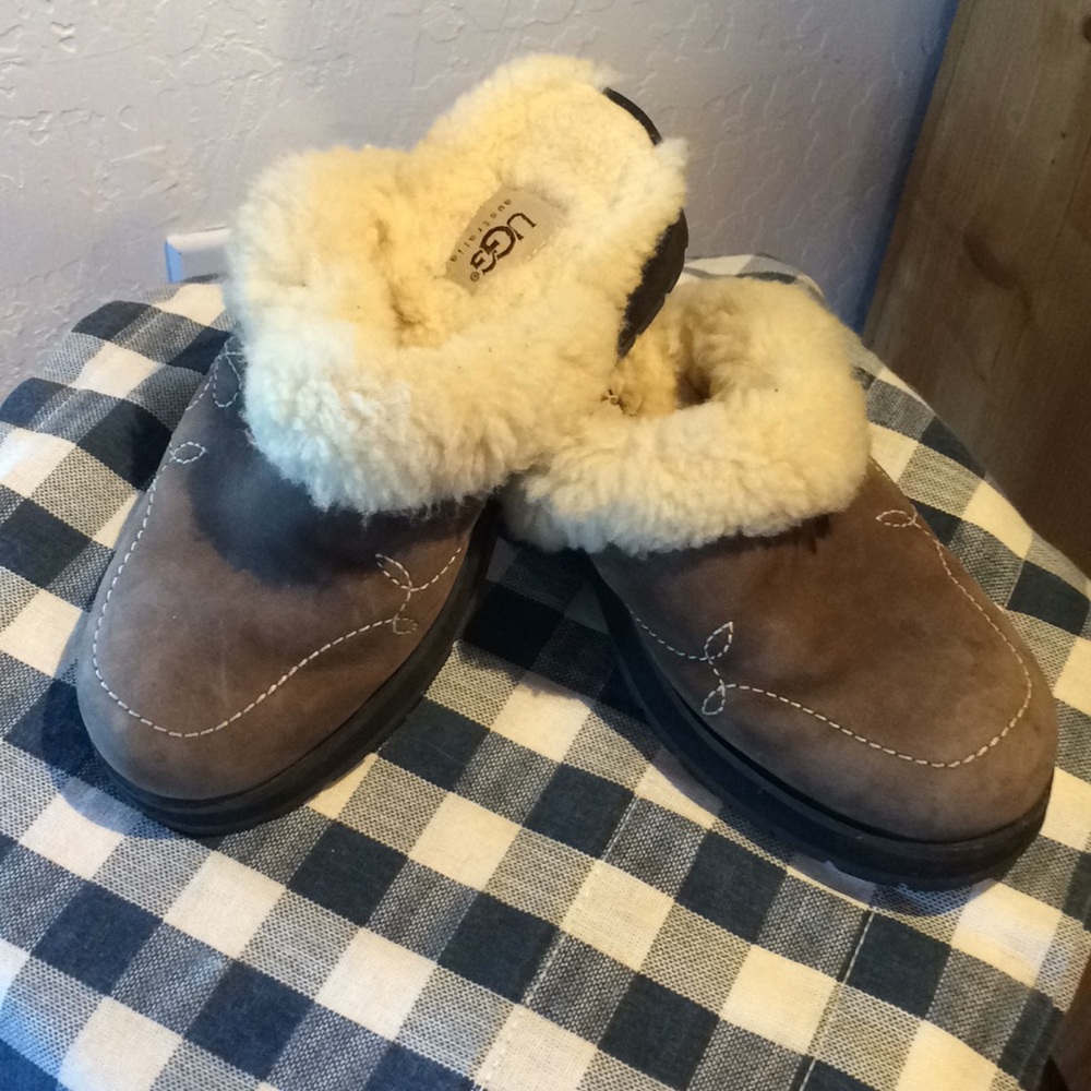 UGG - mules / clogs / size 6 EU 37 Brown